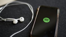 Ще се отплатят ли огромните инвестиции на Spotify в подкасти?