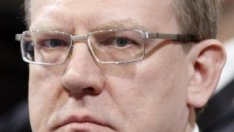 Рублата падна до двугодишно дъно заради политическите маневри в Кремъл