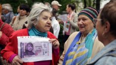 Столичани протестират пред общината против поскъпването на билетите