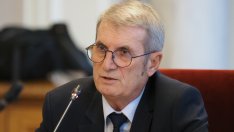 Хинков: Причините за недостига на лекарства не са свързани само с реекспорта