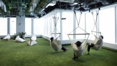 Правителствата не могат да плащат вечно на хората, за да не работят