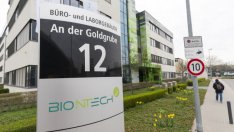 САЩ плащат почти 2 млрд. долара на Pfizer и BioNTech за ваксина срещу Covid-19