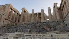 Икономическото възстановяване на Гърция не е завършено