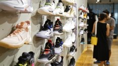 Nike затваря временно магазините си в САЩ