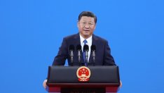 Червеният император, решен да спаси китайския комунизъм