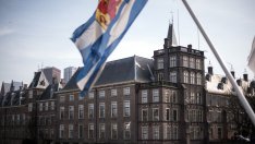 Нидерландия облекчи целта за азотните емисии преди изборите през ноември