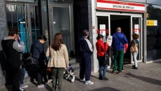 Безработицата в България леко намалява през март