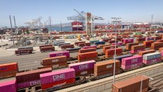 Империята отвръща на удара: Китай вдига митата срещу САЩ до 125%