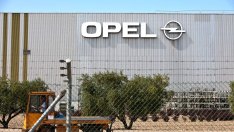 Испански завод на Opel спря работа заради недостиг на чипове