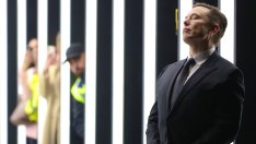 Tesla се разминава с епичния завършек на годината, предсказан от Илон Мъск