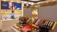 Est&eacute;e Lauder преговаря с испанската Puig за сливане