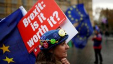 Дни делят британският парламент от вота за сделката за Brexit - а после?