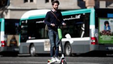 Uber ще предлага и електрическите скутери на Lime