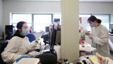 ЕК е договорила доставки на медикаменти срещу коронавирус с Roche и Merck