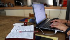 Азия все повече приема работата от вкъщи