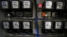 Фирмите без избран доставчик на ток ще получат типови договори