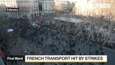 Стачки срещу пенсионните промени на Макрон парализират Франция