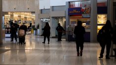 Потребителите в САЩ показват признаци на устойчивост въпреки ускорената инфлация