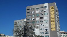 Две трети от младите българи между 15-29 г. живеят в пренаселени жилища