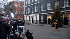 Мей оцеля, но неизвестните около Brexit остават без промяна