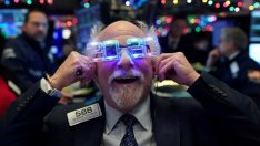 Първият борсов ден в САЩ завърши с нови върхове за индексите