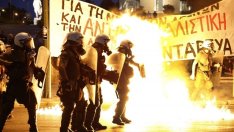 Протестите в Атина прераснаха в насилие