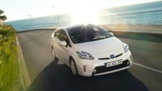 Toyota обяви сервизна акция за 625 000 хибрида 