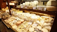 Производители на сирене са глобени от КЗК заради немлечни мазнини в продукта