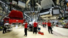 Продажбите на автомобили в Китай се свиват за трети пореден месец