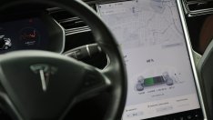 Американски регулатор поиска от Tesla да изтегли 158 хил. коли 
