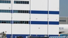 Boeing намалява производството на самолетите 787 заради нов структурен проблем