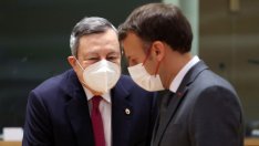 Макрон и Драги - лидерите, които се готвят да запълнят празнината след Меркел