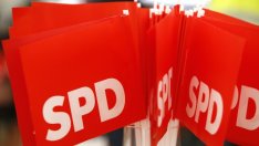 Социалдемократите все още застрашават споразумението на Меркел и Зеехофер