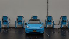 Достъпността на зарядните станции за електромобили в България се подобрява през тази година