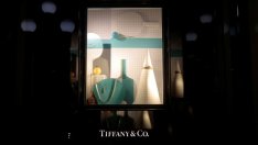 LVMH преговаря с Tiffany, след като подобри офертата си за придобиването й