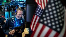 Dow прибавя над 900 пункта в началото на новата сесия*