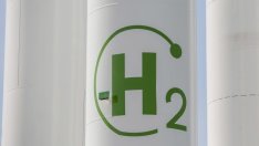 TotalEnergies създава "гигант на зеления водород" с индийската Adani