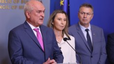 Минималната заплата за най-ниската академична длъжност става 2100 лв.