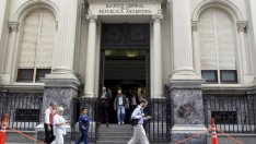 Аржентина спасява най-зле представящата се валута в света