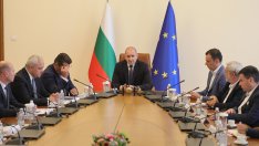 Премиерът: Слагаме край на предоставянето на въоръжение от Българската армия за Украйна
