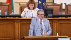 Здравният министър: Нови рестрикции може да има още през следващата седмица*