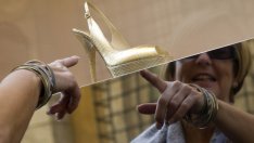 Jimmy Choo обмисля да пренесе бизнеса си с луксозни обувки на фондовата борса