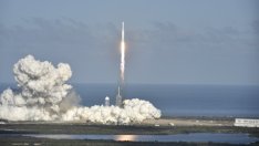 SpaceX изстреля най-мощната ракета в света