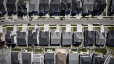 Фед вижда риск от рязък спад на високите цени на жилищата в САЩ