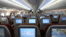 Пускането на правостоящи места в самолетите може да намали цените на билетите
