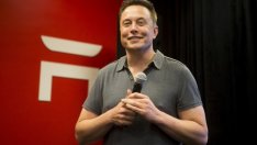 Tesla наема още служители, докато конкурентите ѝ набират сили