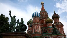 Война на изтощение: Русия влошава прогнозата за дефицита, Украйна реже разходи