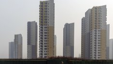 Цените на новите жилища в Китай намаляват за пети пореден месец през декември