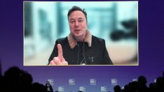 Мъск се ангажира да ръководи Tesla през следващите пет години