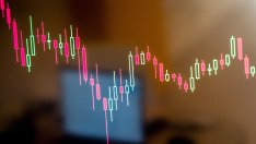 Броят на стейбълкойни, държани в адреси на борси, достигна 2-годишно дъно